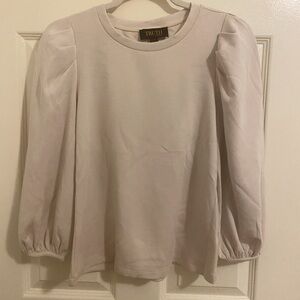 NWOT Size XS Off-white TRUTH by Republic Balloon sleeve blouse